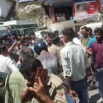 सिख श्रद्धालुओं और स्थानीय लोगों के बीच झड़प, बद्रीनाथ हाईवे पर लगा जाम